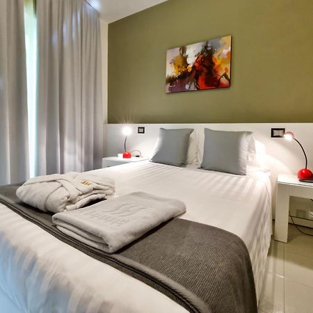 Monaco Suites Hotel Lignano Sabbiadoro Rum bild