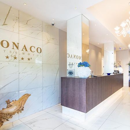Monaco Suites Hotel Lignano Sabbiadoro Exteriör bild