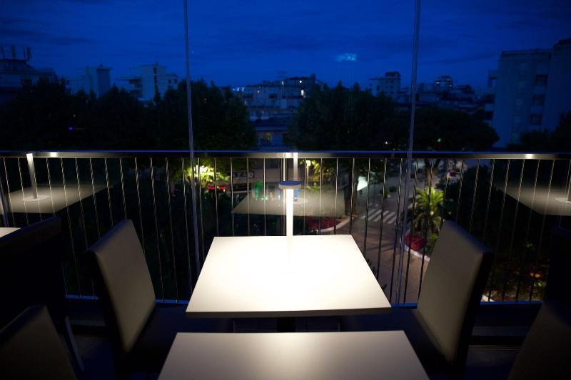 Monaco Suites Hotel Lignano Sabbiadoro Exteriör bild