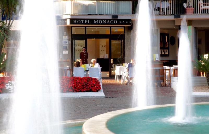 Monaco Suites Hotel Lignano Sabbiadoro Exteriör bild