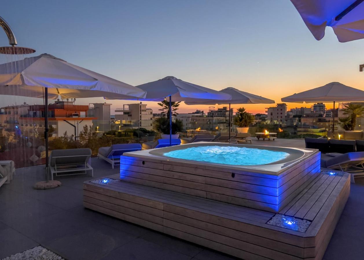 Monaco Suites Hotel Lignano Sabbiadoro Exteriör bild