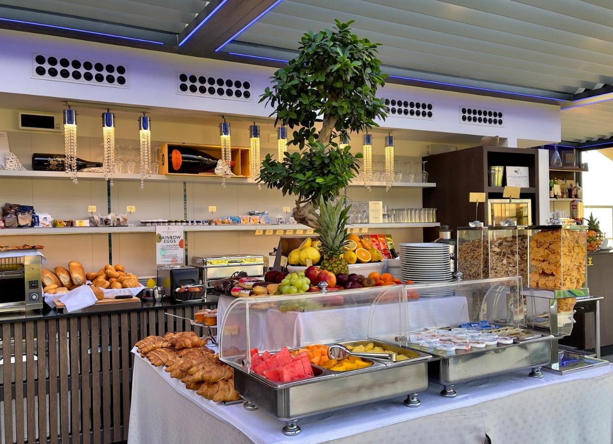 Monaco Suites Hotel Lignano Sabbiadoro Exteriör bild