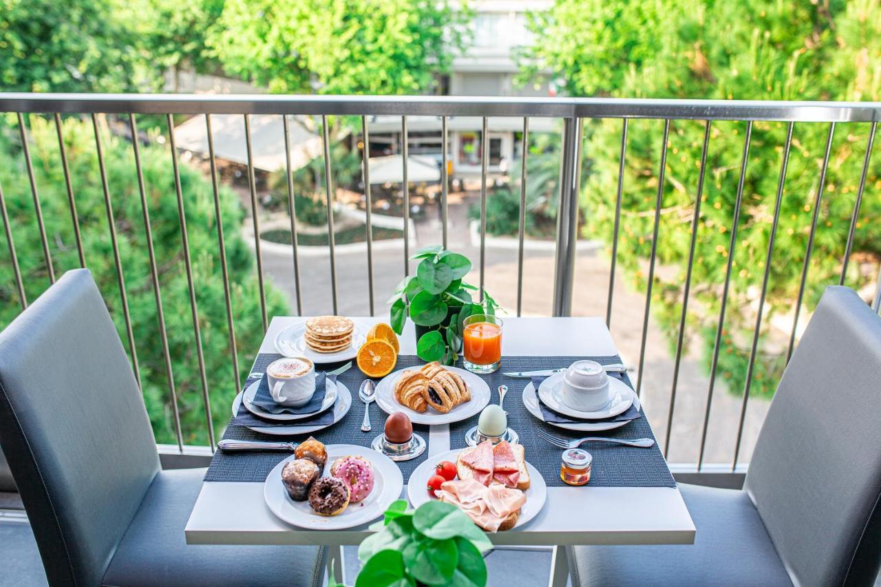 Monaco Suites Hotel Lignano Sabbiadoro Exteriör bild