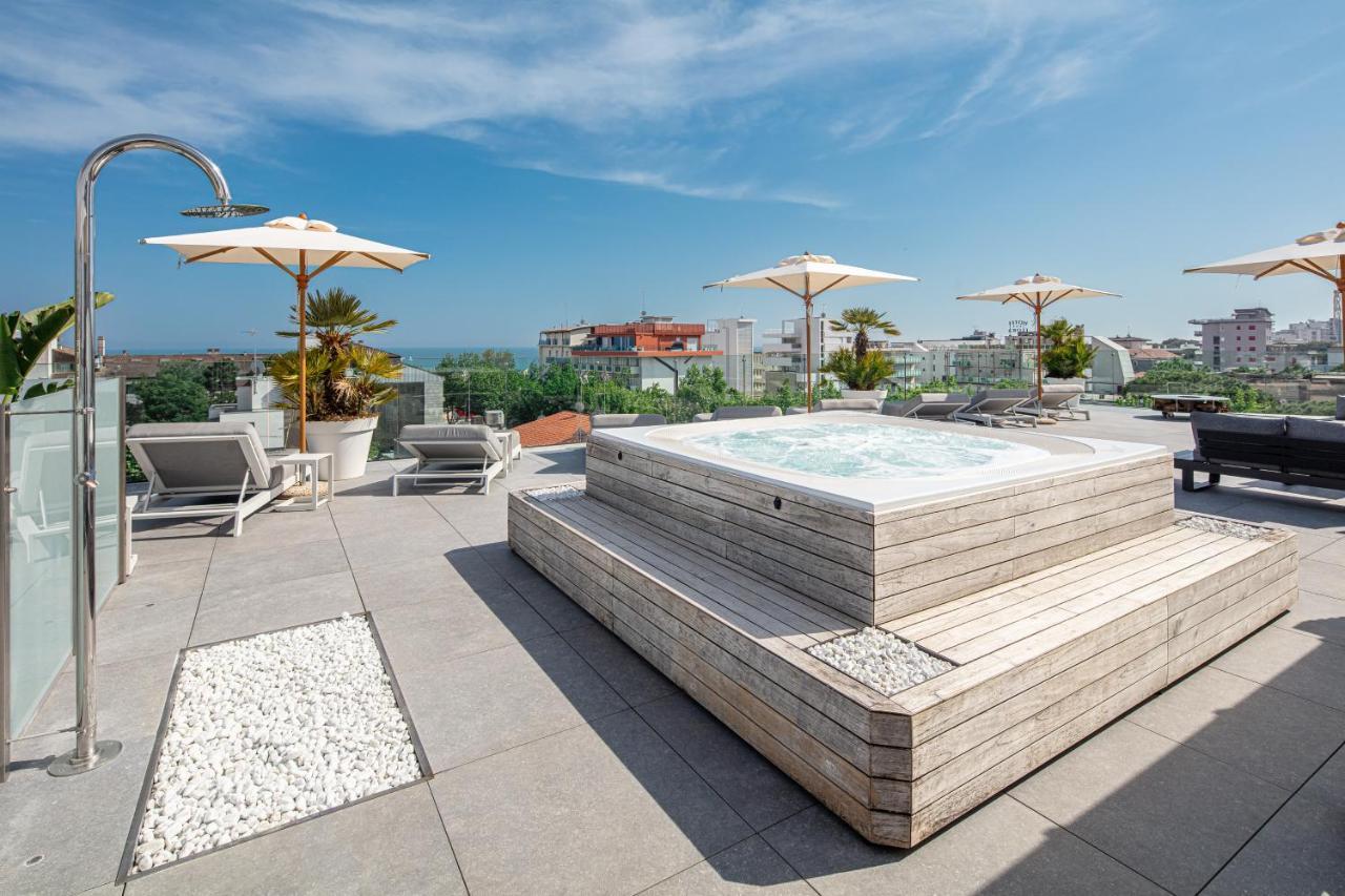 Monaco Suites Hotel Lignano Sabbiadoro Exteriör bild