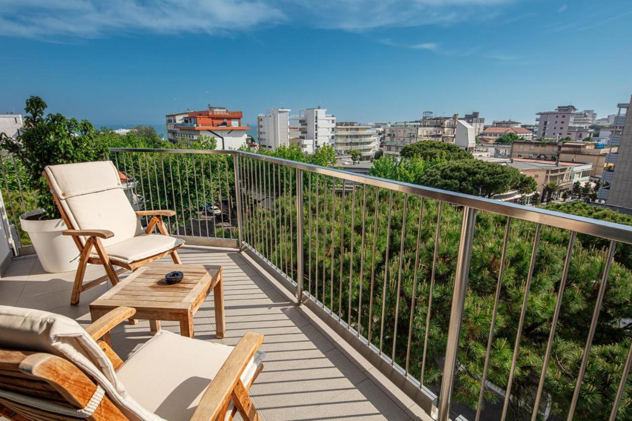 Monaco Suites Hotel Lignano Sabbiadoro Exteriör bild