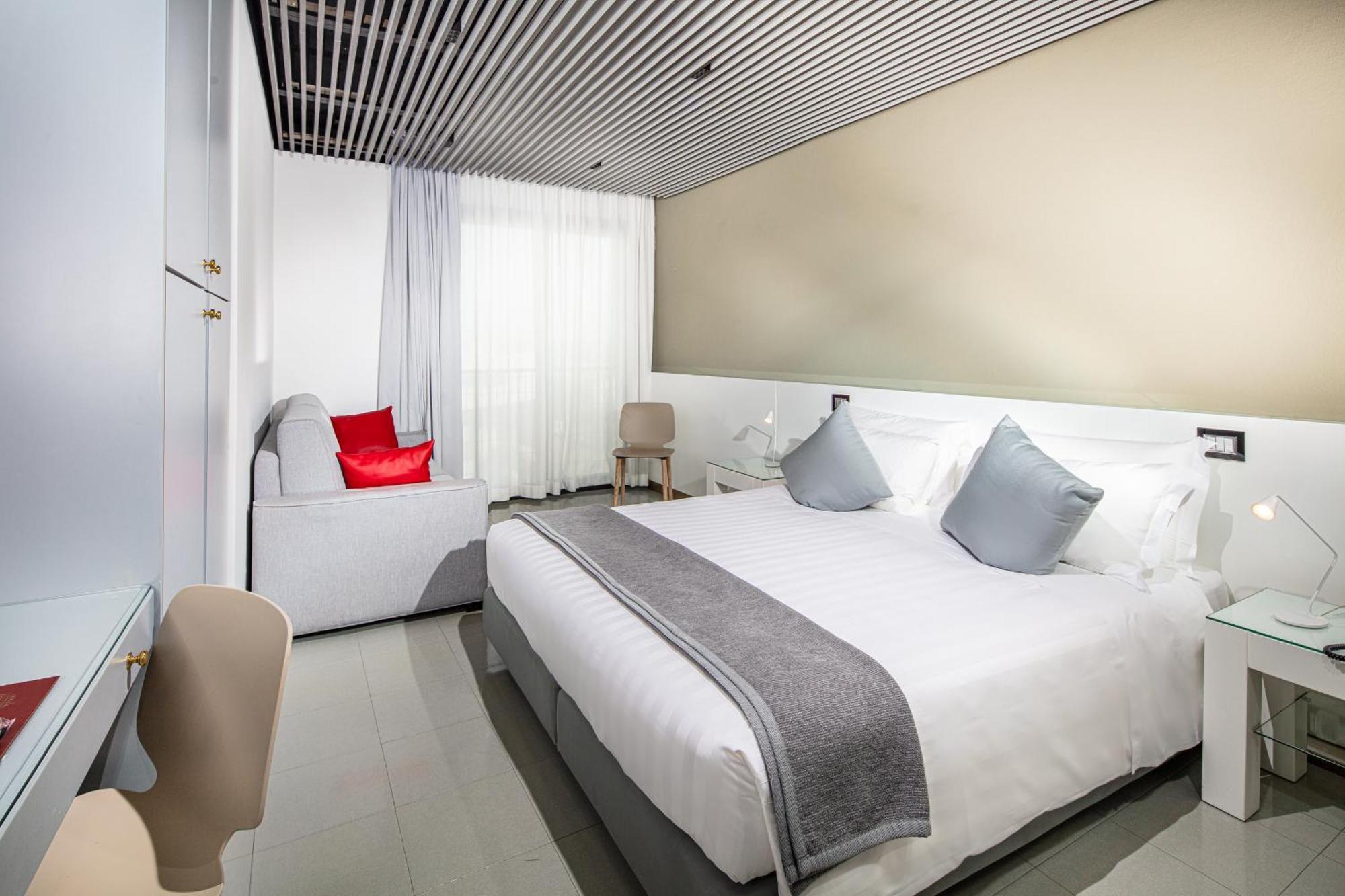 Monaco Suites Hotel Lignano Sabbiadoro Exteriör bild