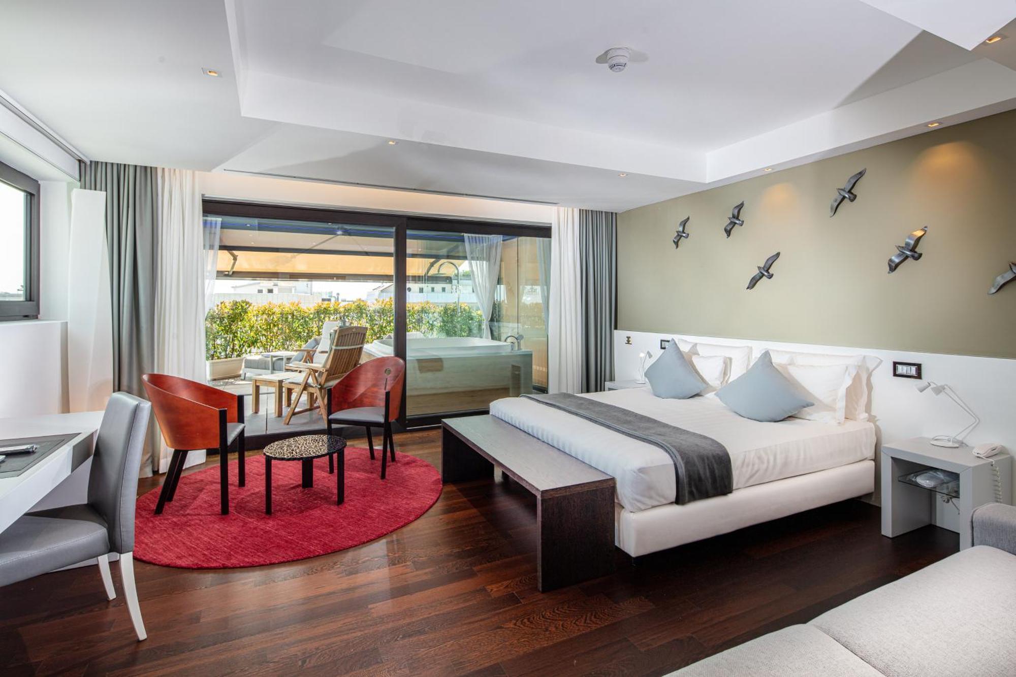 Monaco Suites Hotel Lignano Sabbiadoro Exteriör bild