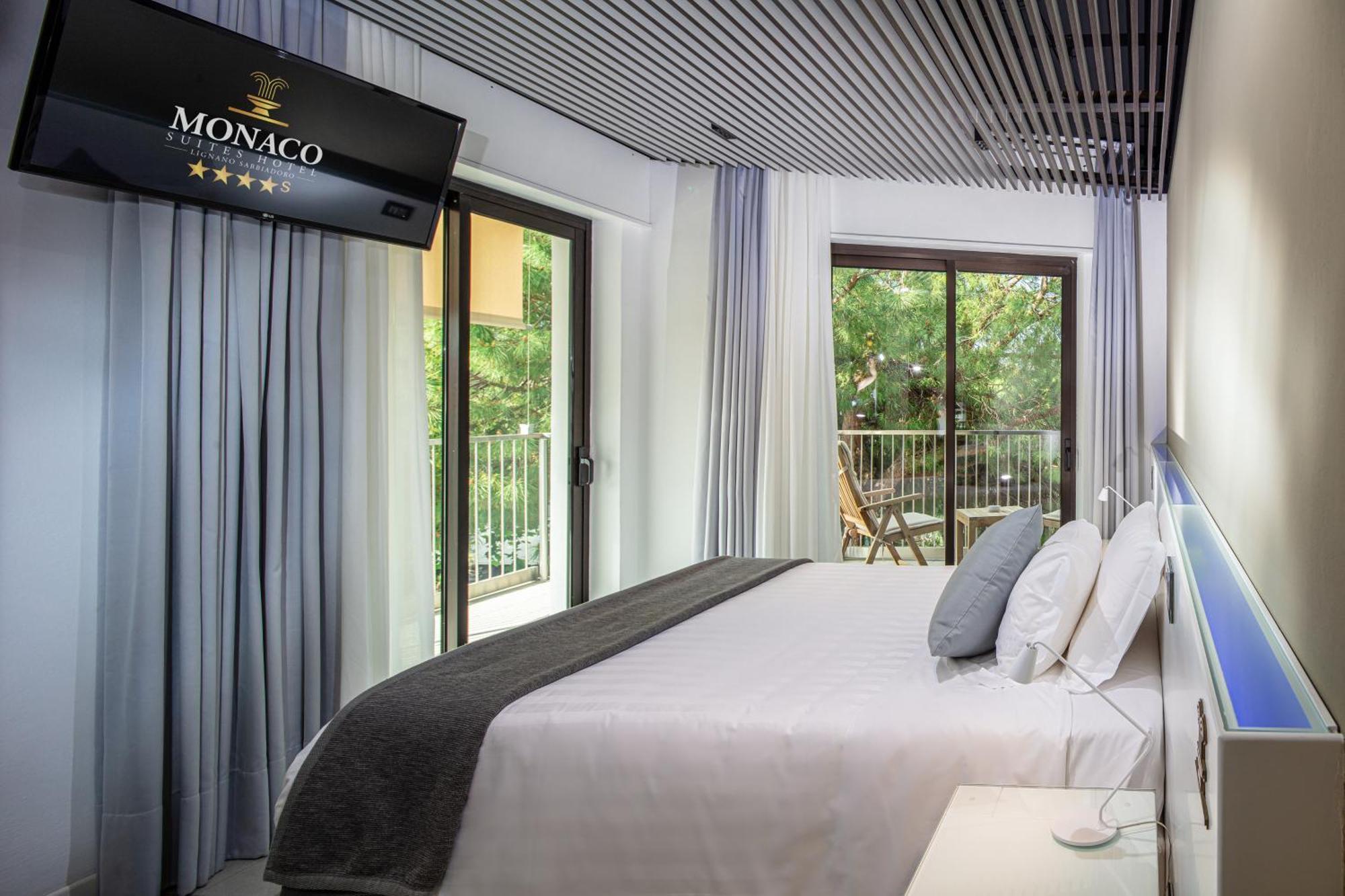Monaco Suites Hotel Lignano Sabbiadoro Rum bild