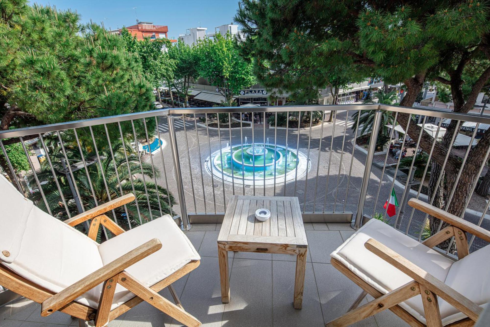 Monaco Suites Hotel Lignano Sabbiadoro Rum bild