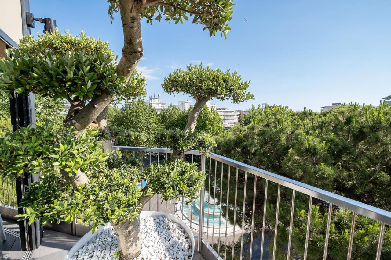 Monaco Suites Hotel Lignano Sabbiadoro Exteriör bild